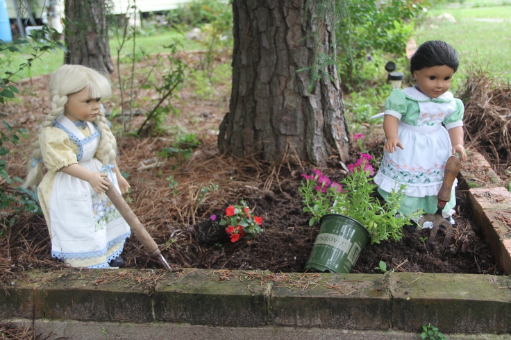 Dolls in the garden. A gardening adventure by Stitching with Elli